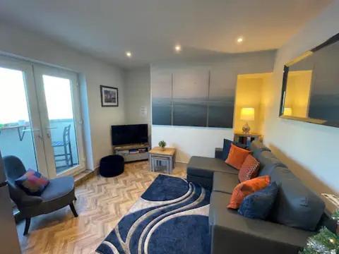 Apartment Spectacular 2 Bedroom Balcony Sea View Flat *