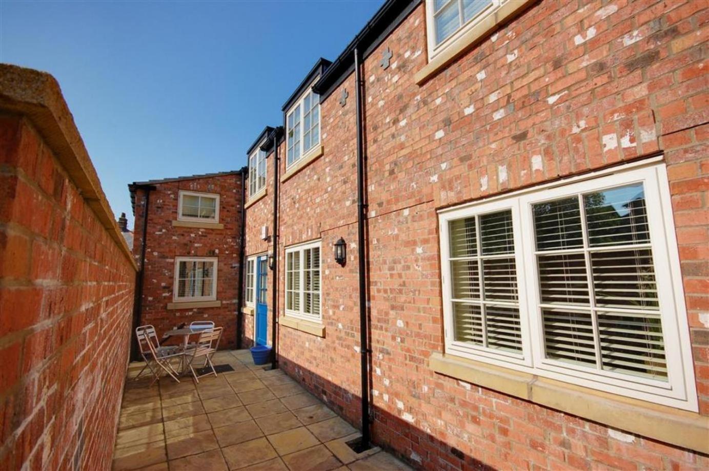 Hotties House - Two-bed Cottage, Dog-friendly & Off-street Parking - Scarborough