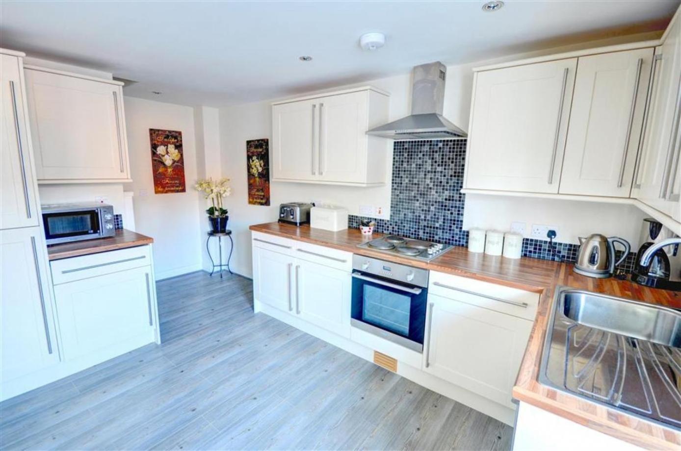 Hotties House - Two-bed Cottage, Dog-friendly & Off-street Parking - Apartment Scarborough