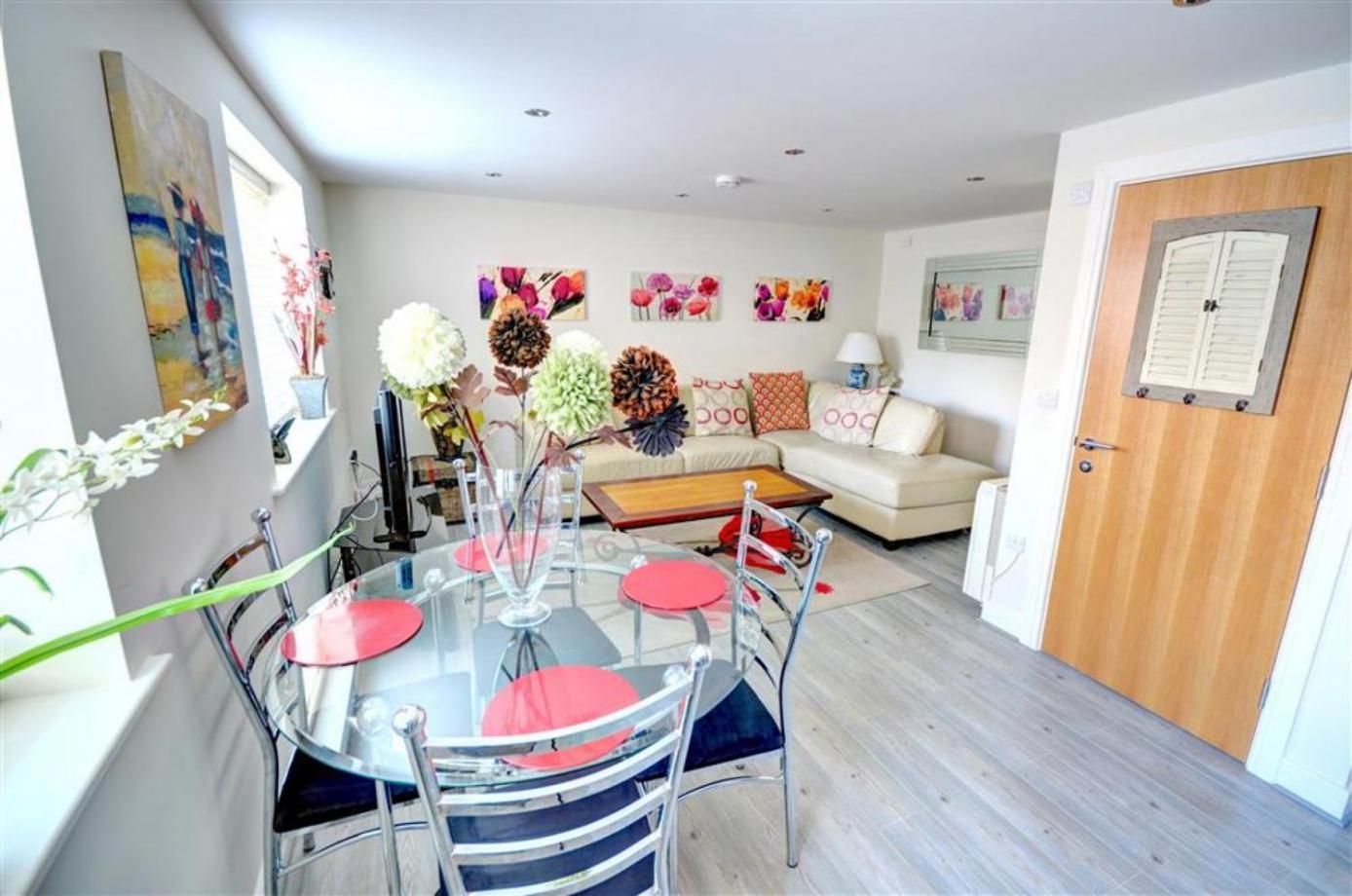 Apartment Hotties House - Two-bed Cottage, Dog-friendly & Off-street Parking - Scarborough