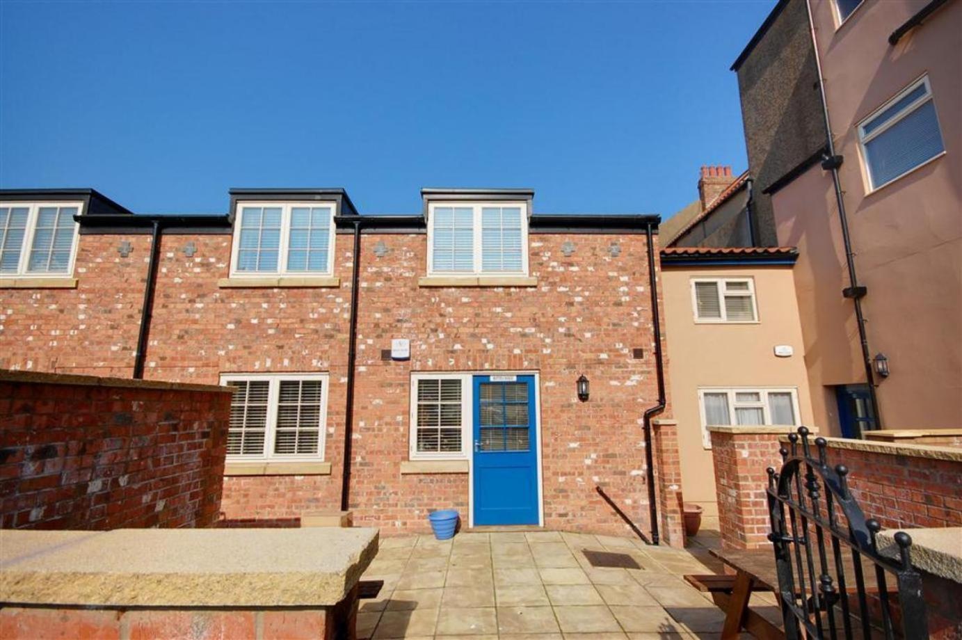Hotties House - Two-bed Cottage, Dog-friendly & Off-street Parking - * Scarborough