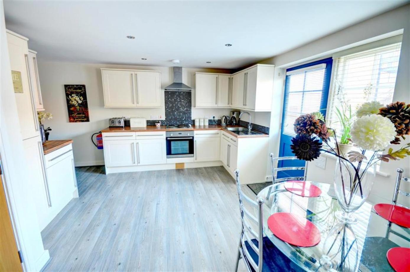Hotties House - Two-bed Cottage, Dog-friendly & Off-street Parking - Apartment