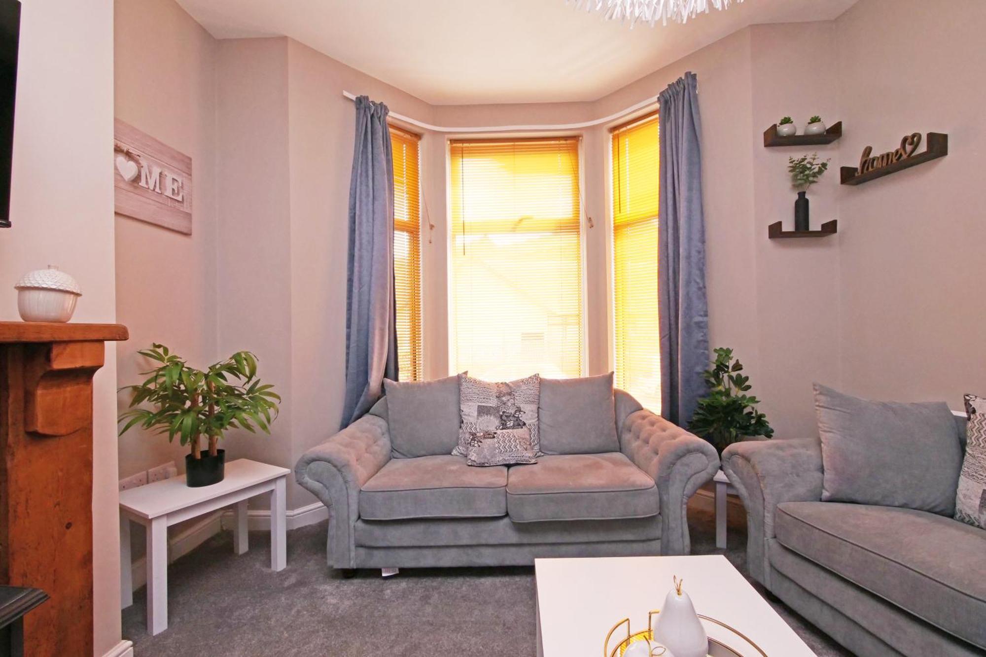 Ashville Grange Sleeps 10 Large Beautiful House * Scarborough