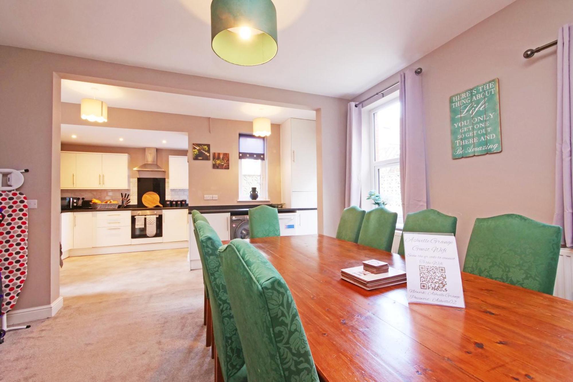 Ashville Grange Sleeps 10 Large Beautiful House Holiday home