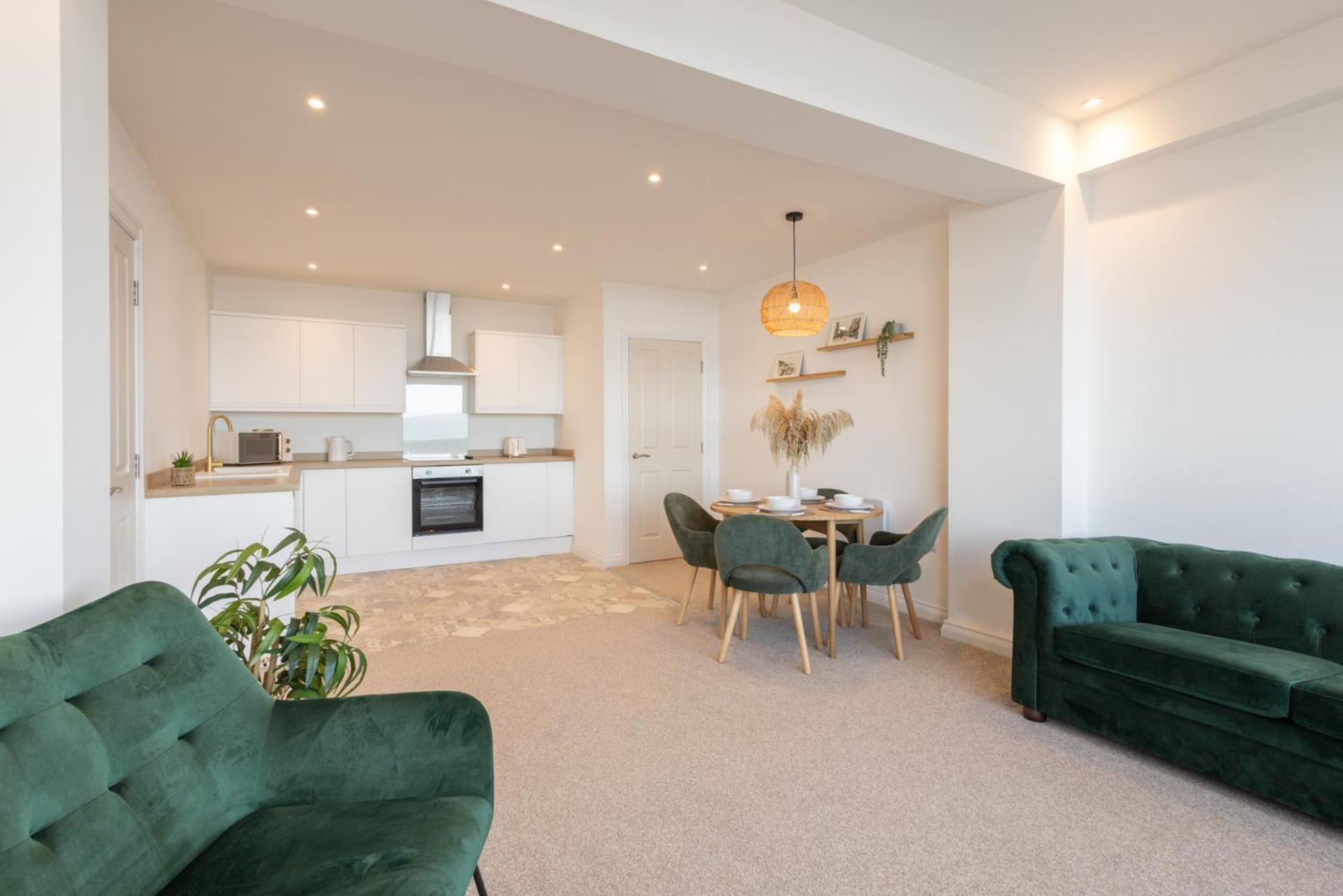 2, King's Court Apartment Scarborough
