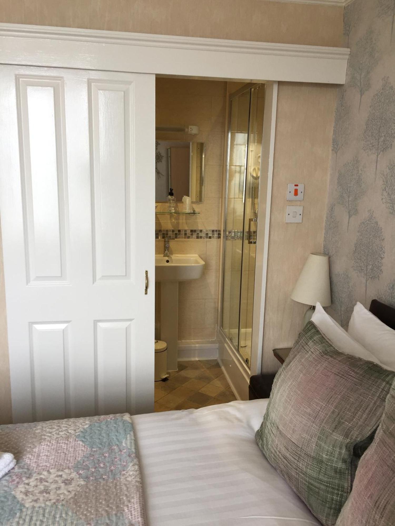 The Leeway Guest house 4*