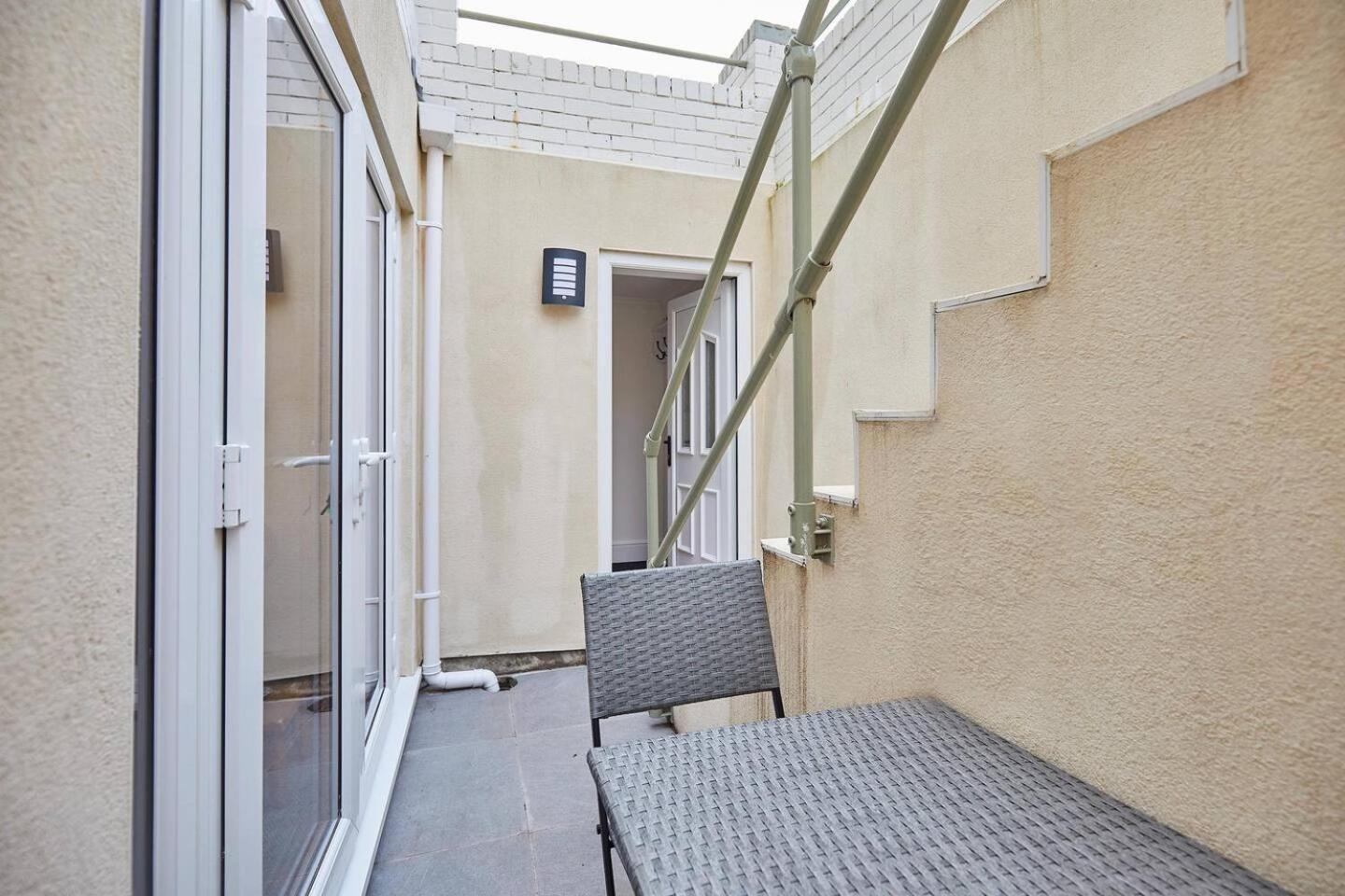 Rockpool's With Outside Area Apartment