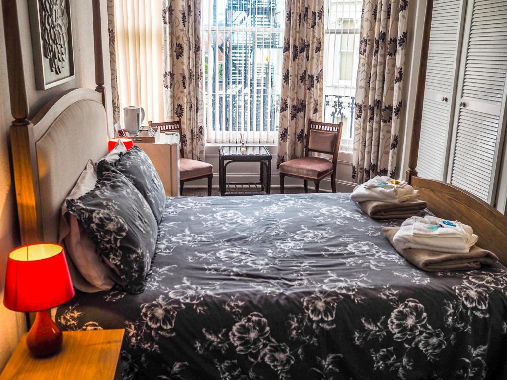 Guest house Carlton House 2*