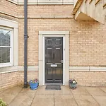 Host & Stay - Royal Sands