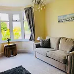 Acacia Breezes - Delightful Scarborough Semi