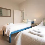 Seaside Retreat In North Bay - With Parking