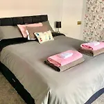 Durham House - Fantastic Location And Great Price In Scarborough