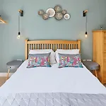 Host & Stay - Easby Hall 2