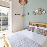 Host & Stay - Easby Hall 2