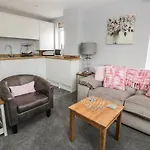 Manor Heath Apartment 4