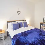 Host & Stay - The Lookout