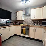 Pass The Keys Amazing, Newly Renovated 5Bedroom House Sleeps 10