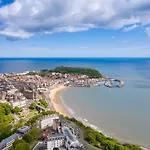 Pass The Keys Stones Throw Apartment, South Cliff, Scarborough