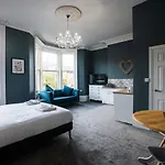 Westbourne Villas Suite 4