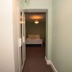 Pass The Keys Newly Renovated 2 Bedroom Apartment And Free Parking