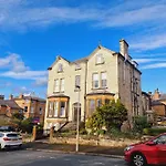 The Pink Bath Pad - 3 Bedroom Seaside Apartment Pets Allowed New