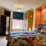 Beautiful Chic Apartment, Lift, Views & Parking