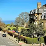 Beautiful Chic Apartment, Lift, Views & Parking