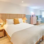 Host & Stay - The Beach House @ Scarborough