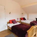 Barwick Apartment - Spacious 2 Bed Apartment With 2 Floors Located In Scarborough, Great For Family Trips!