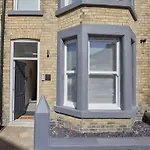 Apt 1 - Queens Court