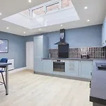 Host & Stay - Castle View