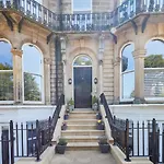 Host & Stay - Brooklands Timeless