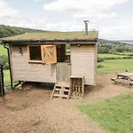 Shepherds Hut By Stepney Stays
