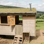 Shepherds Hut By Stepney Stays