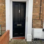 Pass The Keys Newly Renovated 2 Bedroom Apartment And Free Parking