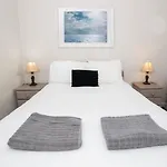 Cormorant - Beautiful 2 Bed Apartment With Sea Views Old Town