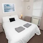 Cormorant - Beautiful 2 Bed Apartment With Sea Views Old Town
