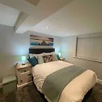 Penthouse Flat In Scarborough