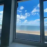 Penthouse Flat In Scarborough