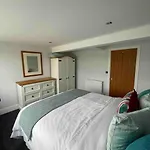 Penthouse Flat In Scarborough