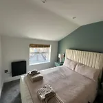 New Stylish One Bedroom