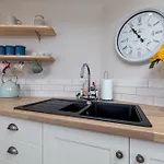 Lighthouse Cottage Unique Holiday Home