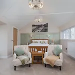 Lighthouse Cottage Unique Holiday Home