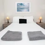 Kingfisher - Two-Bed Apartment In The Beautiful Old Town