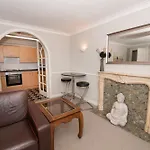 Kingfisher - Two-Bed Apartment In The Beautiful Old Town