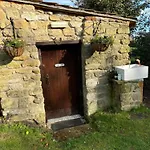 Pear Tree Hut At Carr House Farm