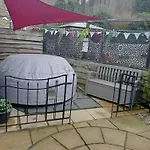 Larch Cottage Ruston Dog Friendly With Hot Tub
