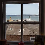 Half Moon House - Timeless Charm With Sea Views