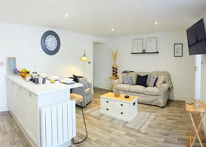 The Hideaway @ Empire 39, Town Centre Location, Close To Train Station- Yorkshire Coast Holiday Lets.