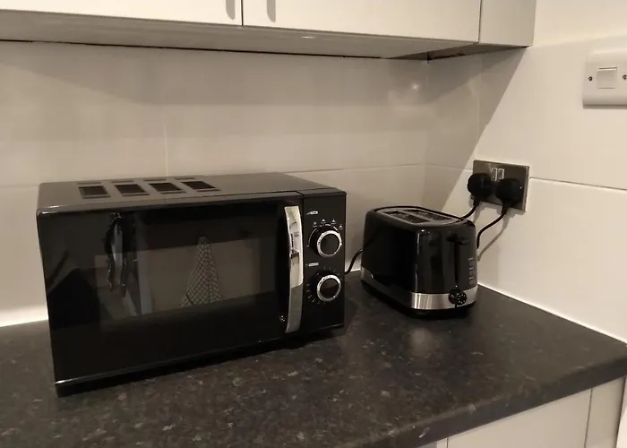 Oliver Wests Beautiful 2 Bedroom Sleeps 4 Apartment